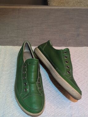 ECCO GREEN LEATHER SLIP ON SNEAKERS SHOES SIZE 40 EU CASUAL COMFORT￼